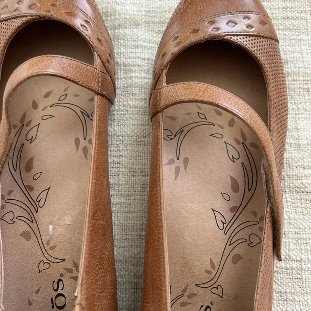 Taos Footwear Scamp Tan Brown Leather Mary Jane Flats with Strap